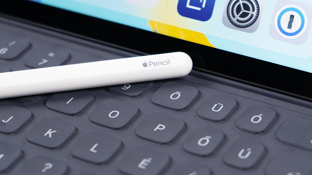 ipad pro keyboard.jpg